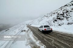 نخستین برف پاییزی جاده‌های کوهستانی گلستان را سفیدپوش کرد